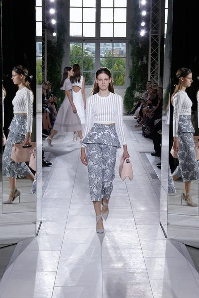 Look 8